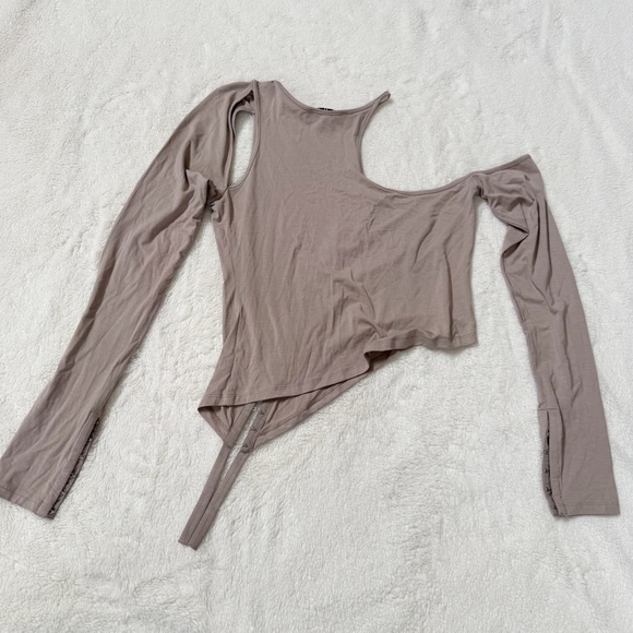 I.AM.GIA Garnet Top Asymmetrical Hook & Eye Cold Shoulder Taupe Size Large - Picture 6 of 6